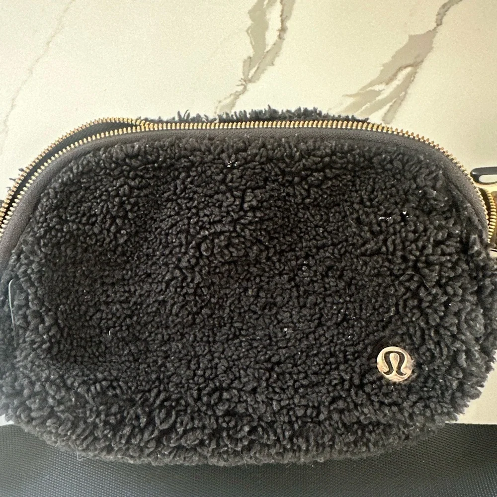 Lululemon Everywhere Fleece Belt bag